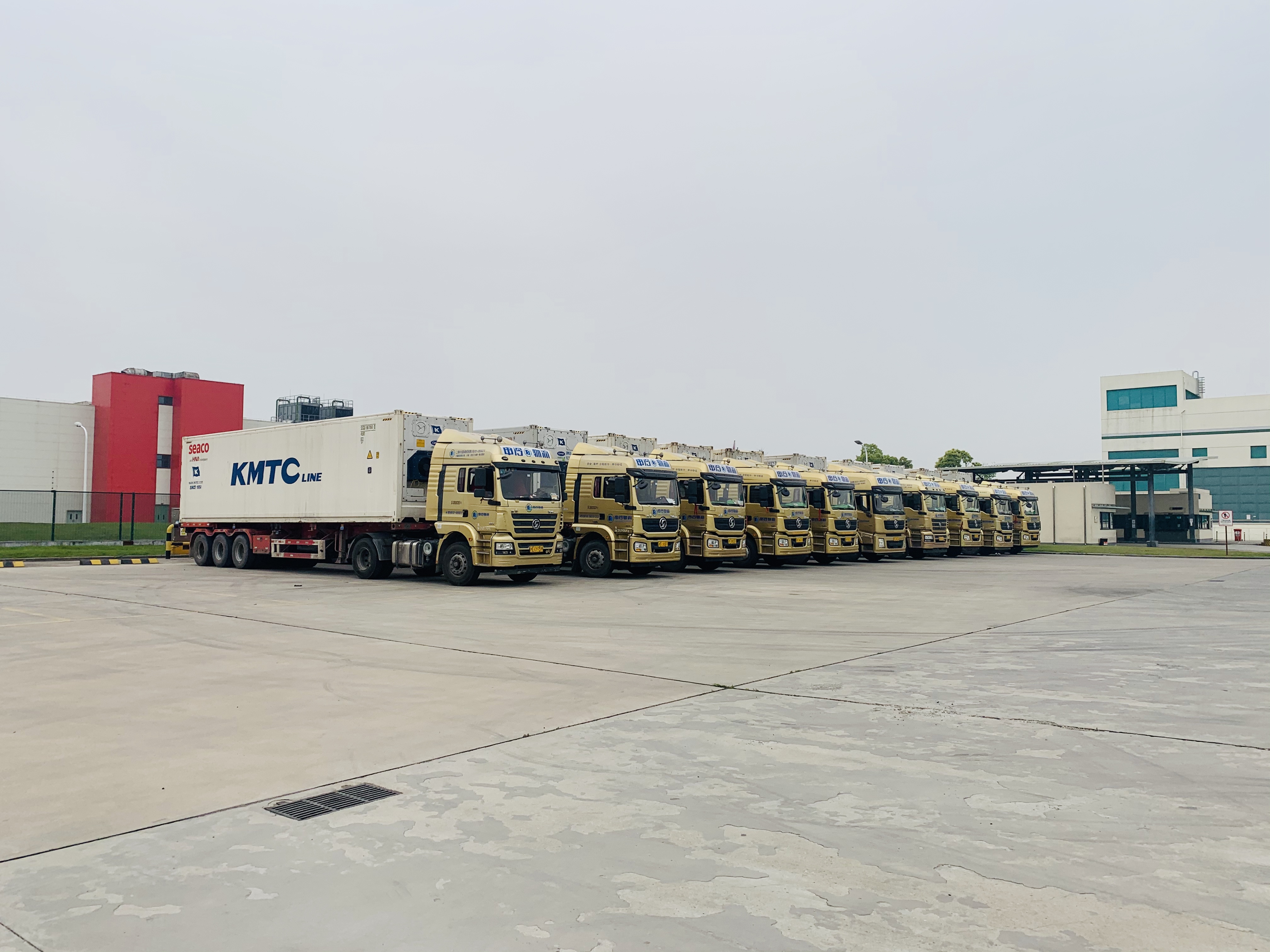 申冷物流港区作业现场